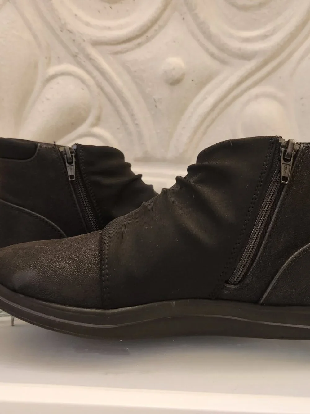 Clarks Cloud steppers Breeze Dusk Black Booties. NIB. Size 6